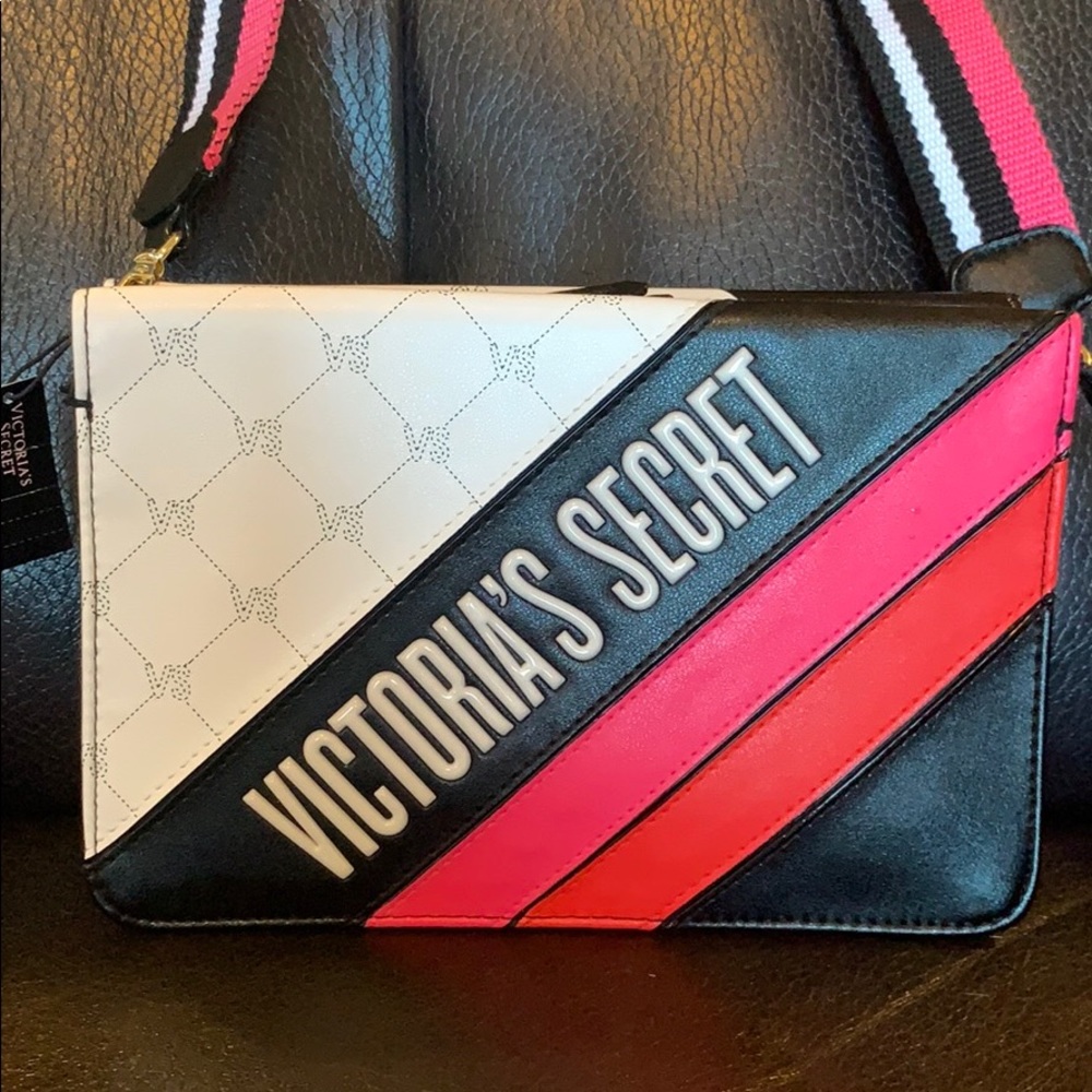 🎀 Victoria Secret Crossbody Bag 🎀